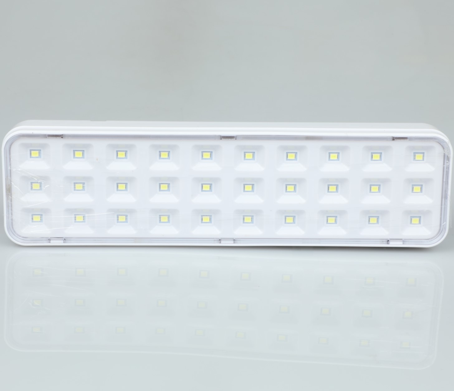 TE01Emergency Light Portable Rechargeable - Image 2